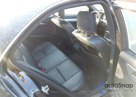 2013 Mercedes-Benz C 300 Sport 4Matic z USA, uszkodzony, nr VIN WDDGF8AB7DR244098